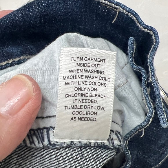 32. WHBM NOIR Cropped Denim Jeans, Sz 2, 99% cotton 1% Spandex, Distressed Marks - Picture 11 of 12